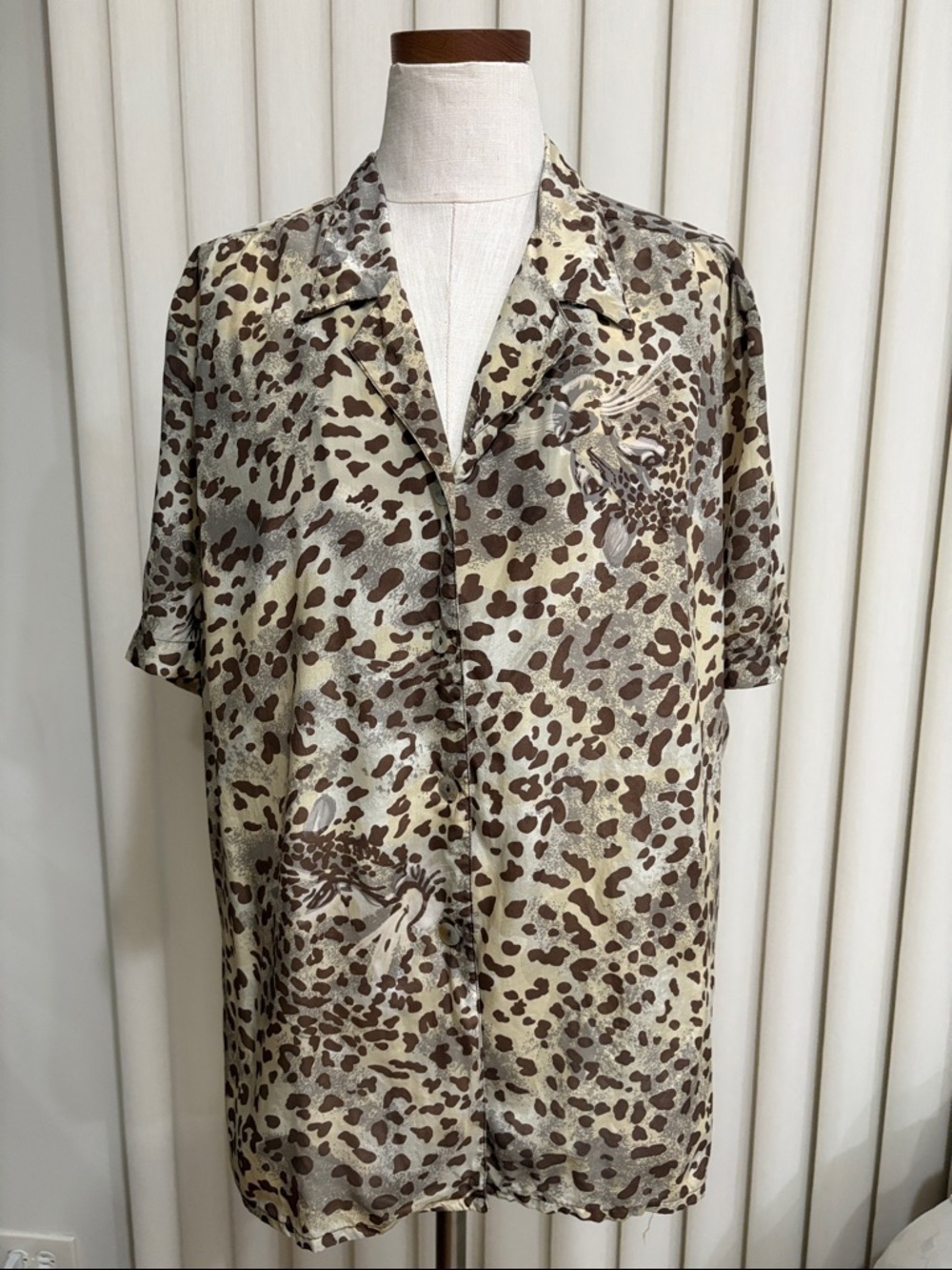 Vintage Natalie & Me 100% silk animal tiger button up women’s shirt short sleeve